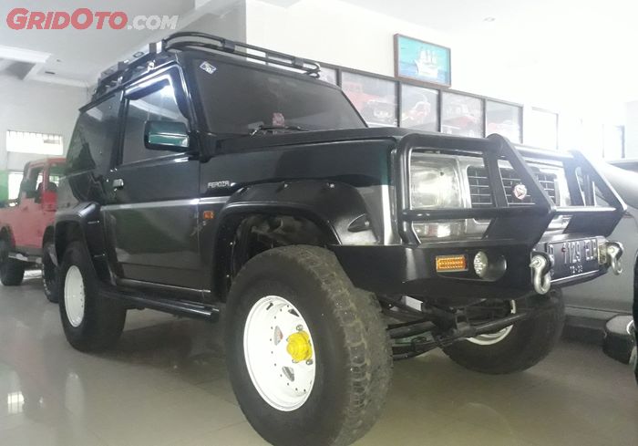 Daihatsu Feroza bekas di showroom Jaya Baru