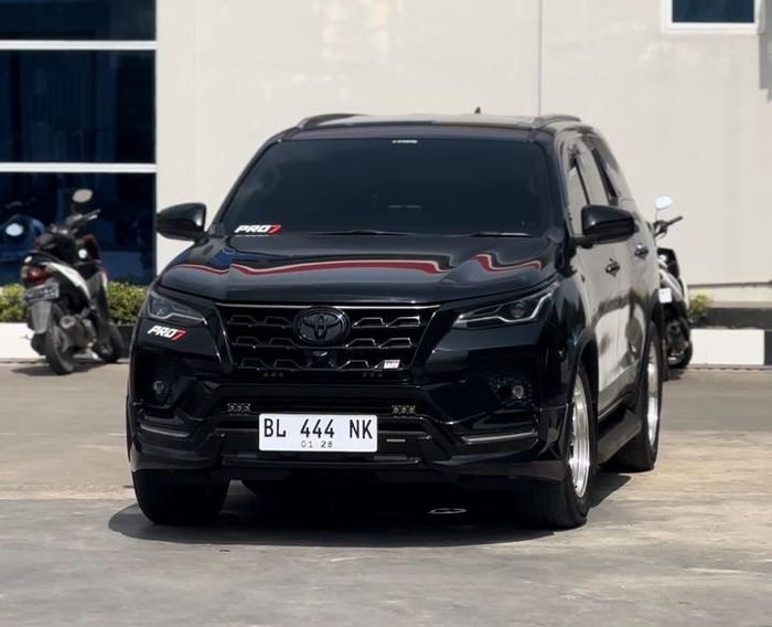 Perdana modif Toyota Fortuner GR langsung kece begini
