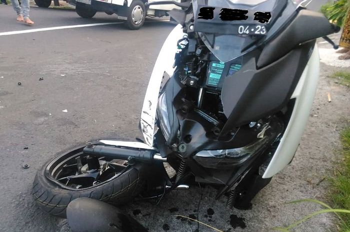 Yamaha XMAX 250 terlibat kecelakaan sampai keseleo parah