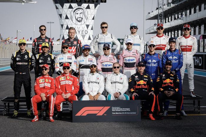 Sesi foto pembalap 2018 di GP F1 Abu Dhabi, di antara mereka tahun depan ada yang pindah dan keluar