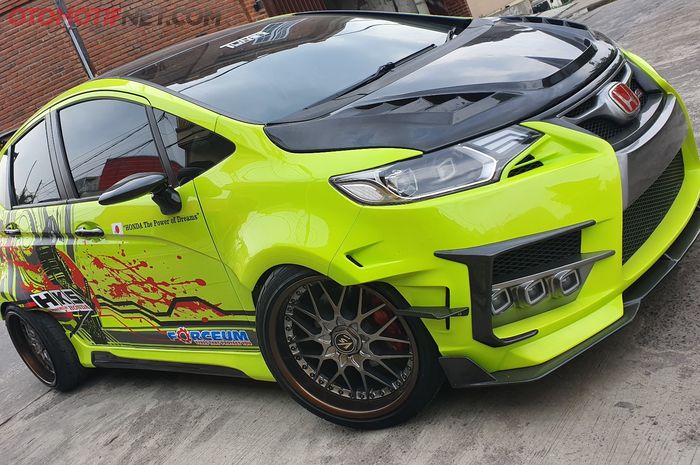 Honda Jazz  RS Warna Mentereng Body Ditempeli Carbon 