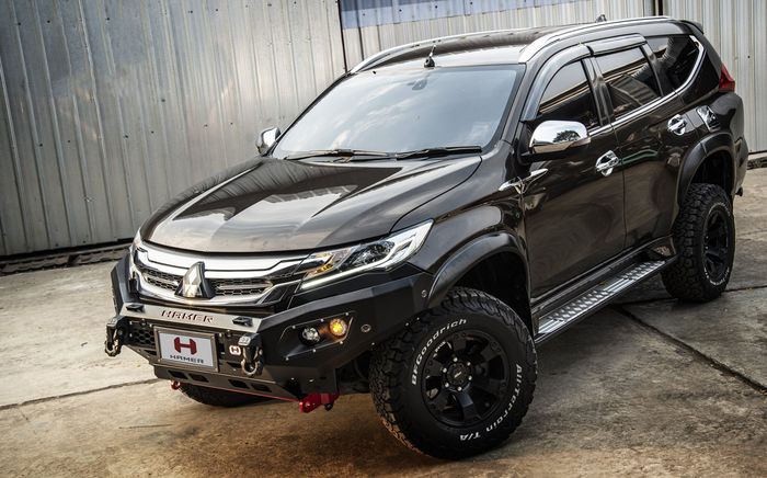 Mitsubishi Pajero Sport pakai bumper bull bar seri King