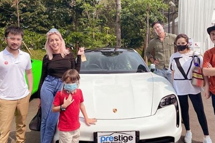 Ini dia mobil idaman Jessica Iskandar, Porsche Taycan