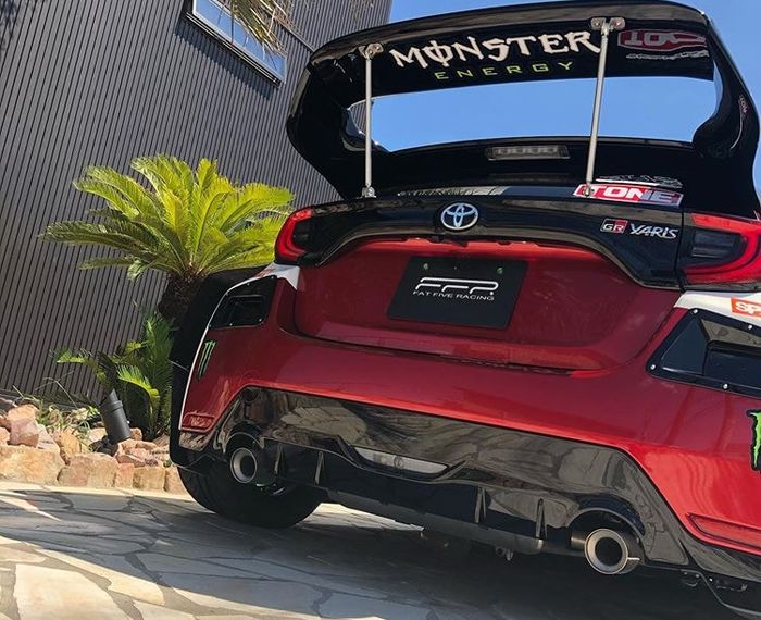 Buritan dengan diffuser dan sayap GT