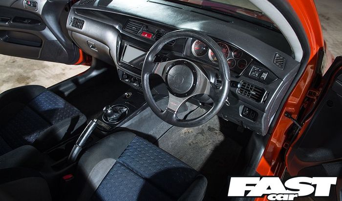 Kabin Mitsubishi Evo VII lansiran tahun 2001