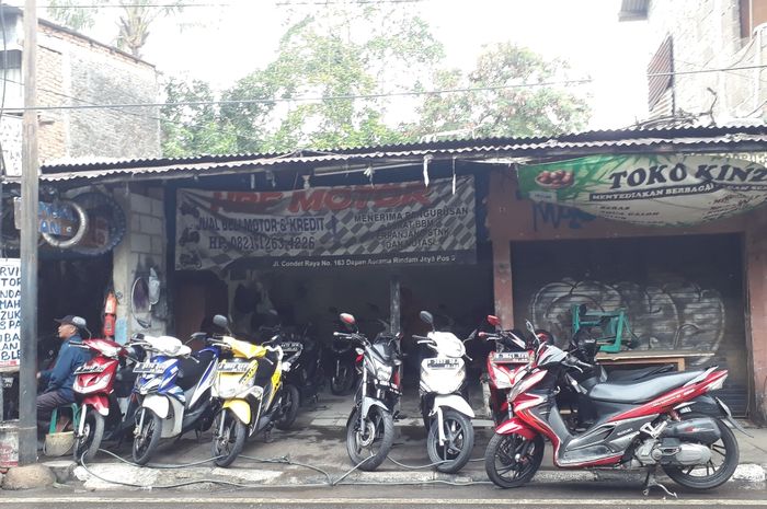 Showroom motor bekas HRF Motor di Condet, Jakarta Timur