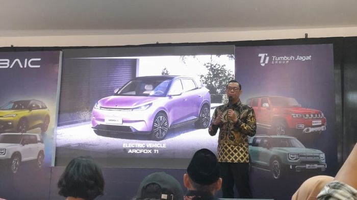 BAIC Indonesia memastikan akan membawa mobil listrik Arcfox T1 ke pasar otomotif nasional pada 2026 mendatang.