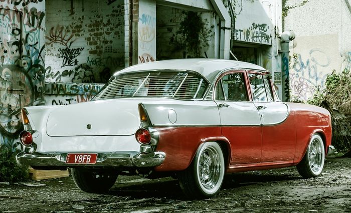Tampak belakang Holden FB Special 1960 hasil restorasi dari Jasson Fuller