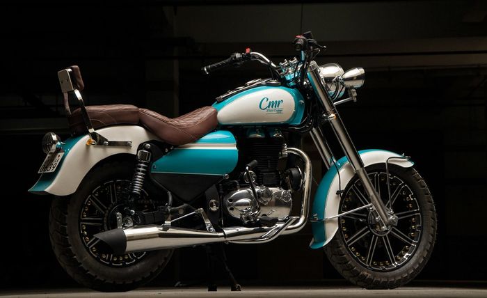 Warnanya manis dan klasik banget, perpaduan biru langsit dan putih