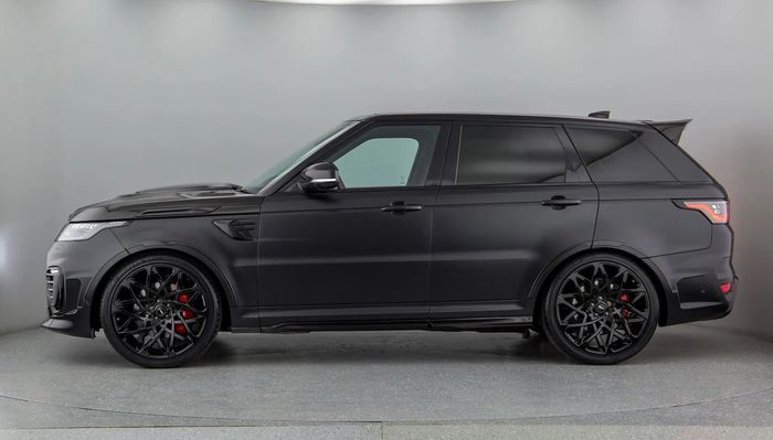 Range Rover Sport ditopang pelek Cyclone ukuran 23 inci berwarna hitam