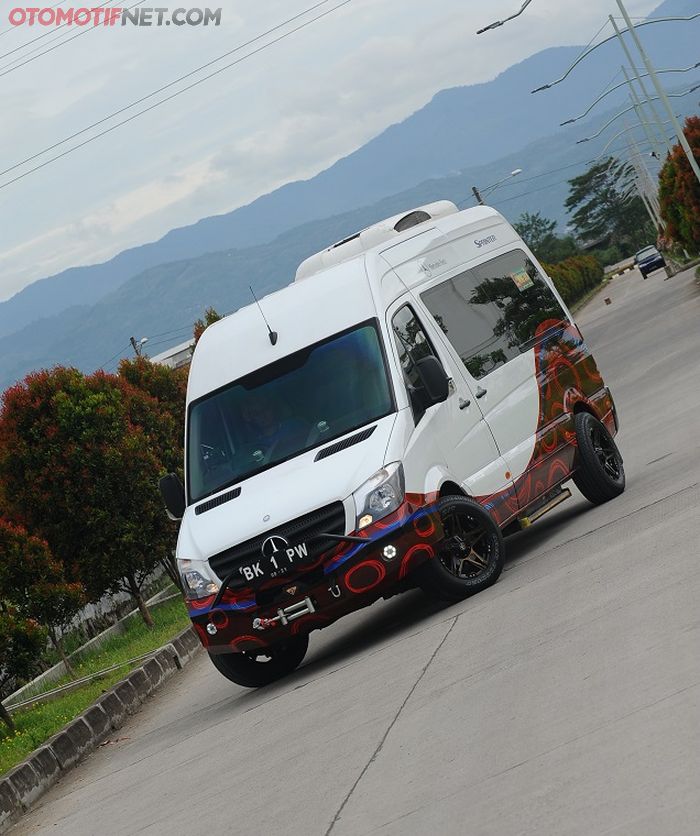 Modifikasi Mercedes-Benz Sprinter A2 Highroof 2016 Wong Solo