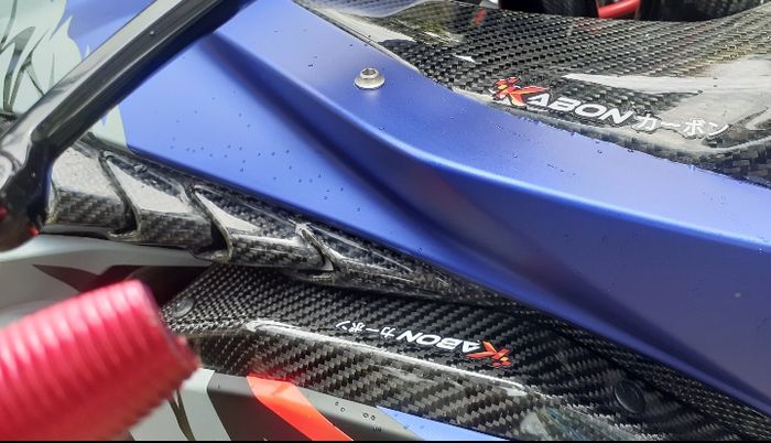 Sirip body kanan kiri karbon kevlar