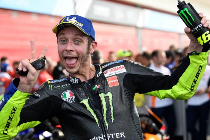 Momen setelah Valentino Rossi memastikan diri meraih posisi kedua pada MotoGP Argentina 2019.