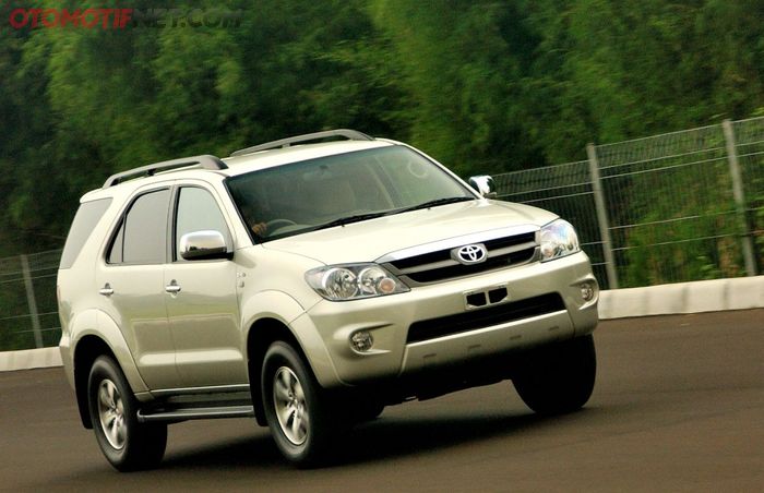 Toyota Fortuner tahun 2005