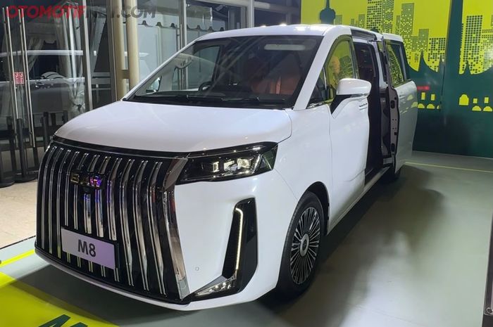Spesifikasi BAW (Beijing Automobile Works) M8 EV tahun 2026.