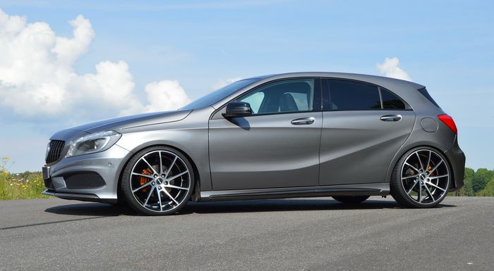 Mercedes-Benz A-Class  pakai pelekOxigin LMs ukuran 20x9 inci