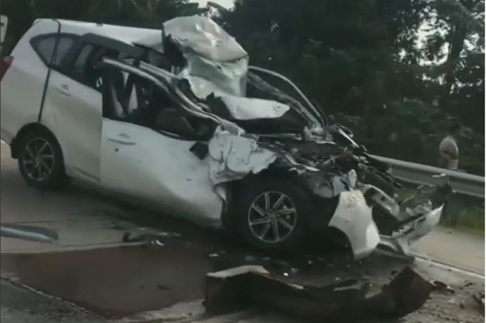 Kondisi Toyota Calya yang mengalami kecelakaan maut di tol Jagorawi, (28/12/21)