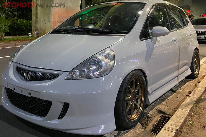 Honda Jazz GD3 modifikasi warna unik kaki-kaki meaty