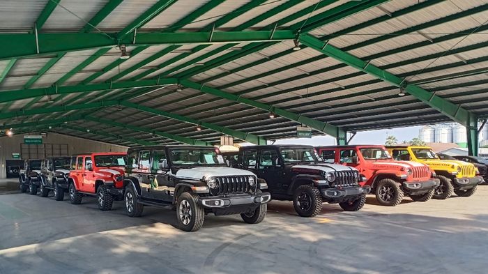 Ilustrasi unit Jeep di gudang PT DAS Indonesia Motor
