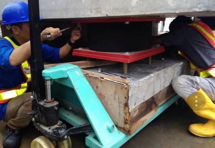 Ilustrasi pemasangan LRB pada jalan di Indonesia.