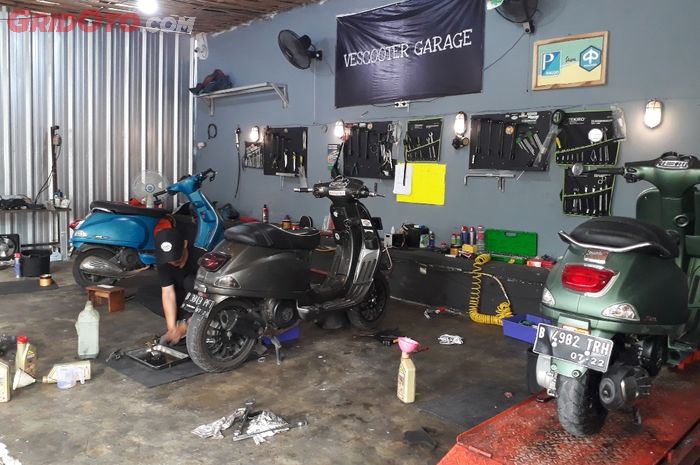 Bengkel Vespa matic di showroom Vescooter