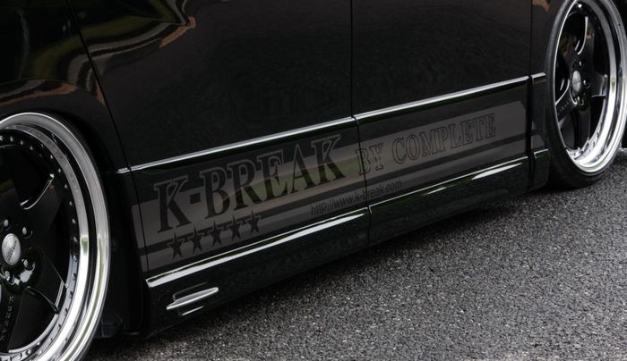 Tampilan samping modifikasi Toyota Alphard lawas garapan K-Break