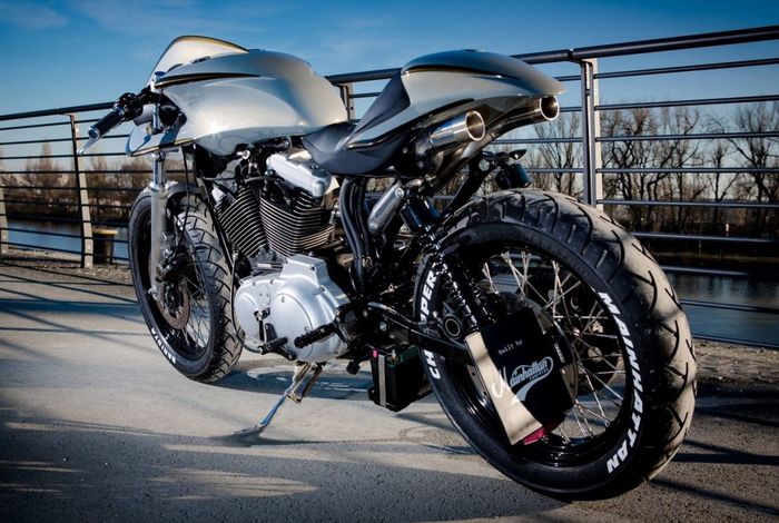 Kelihatan menyatu banget ya kalau dilihat dari depan sampai belakang