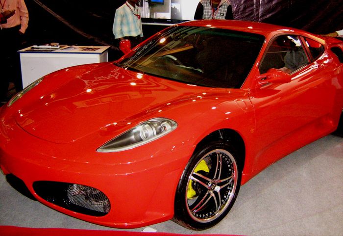 Modifikasi Toyota Corolla jadi Ferrari F430