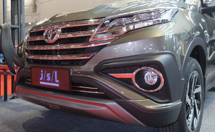 Cover grill chrome Toyota All New Rush baru