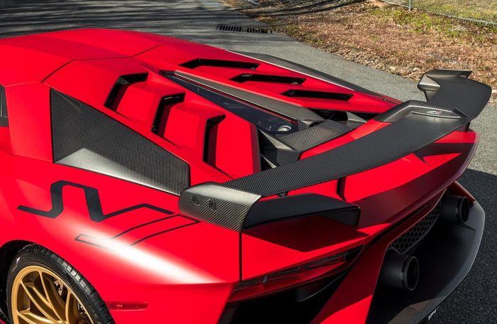 Part serat karbon ikut menempel ke modifikasi Lamborghini Aventador SVJ