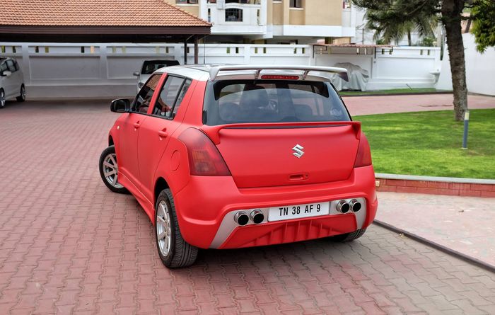 Tampilan belakang modifikasi unik Suzuki Swift