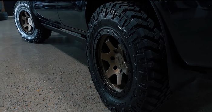 Modifikasi Ford Everest pakai pelek Rotiform SIX-O dan ban Nitto Trail Grappler