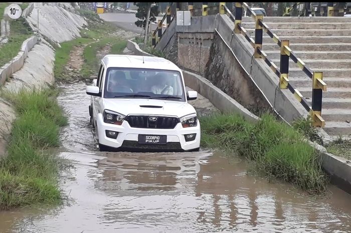 Mahindra Scorpio Pik Up di ajak off-road dalam peluncurannya, Kamis (17/10/2019).