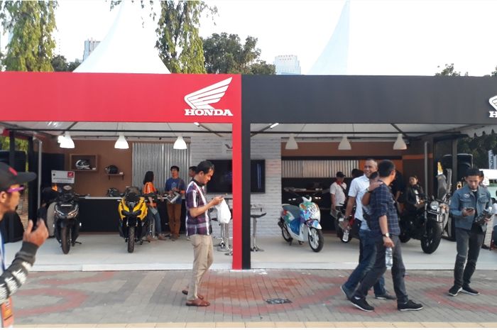 Suasana booth AHM di Otobursa Tumplek Blek 2019