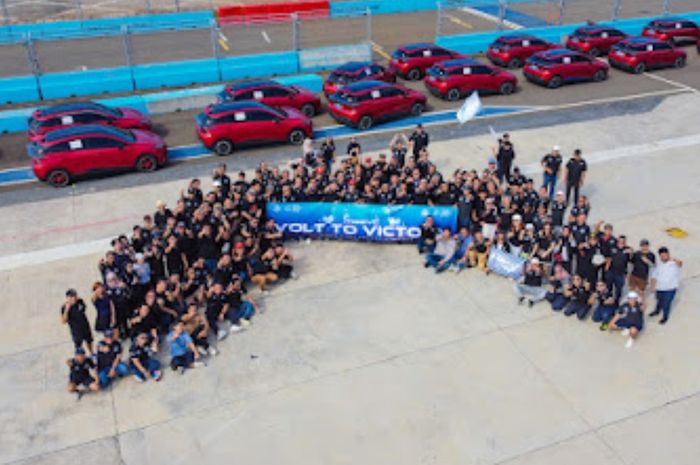 Ratusan unit mobil listrik MG yang tergabung dalam komunitas MGEVC padati Sirkuit Ancol, dukung Jakarta E-Prix