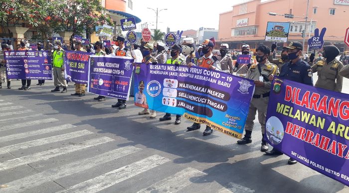 Sosialisasi tertib berlalu lintas oleh Polres Metro Bekasi