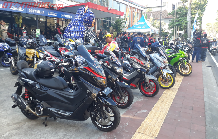 Motor-motor dari komunitas di Bali yang akan mengantarkan tim MAXI YAMAHA Tour de Indonesia