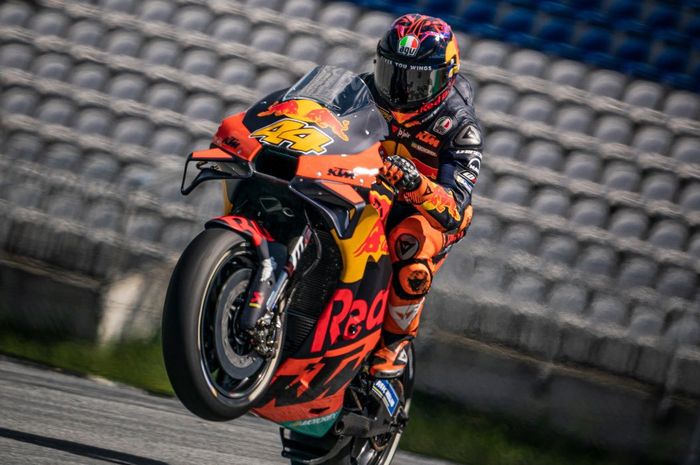 Pol Espargaro dari tim Red Bull KTM Factory Racing catatkan waktu tercepat di tes privat MotoGP di sirkuit Misano