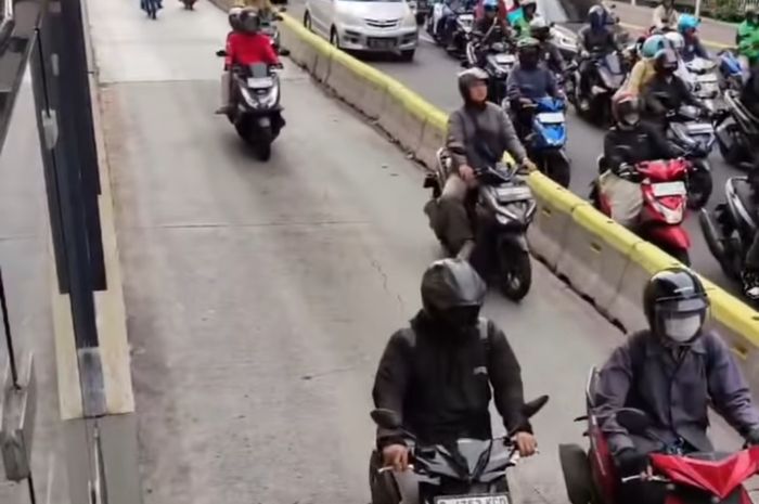 Alasan pemotor lewat jalur busway diungkap polisi
