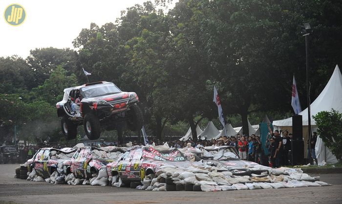 Gajah Monster (Gamon) di Otobursa Tumplek-Blek