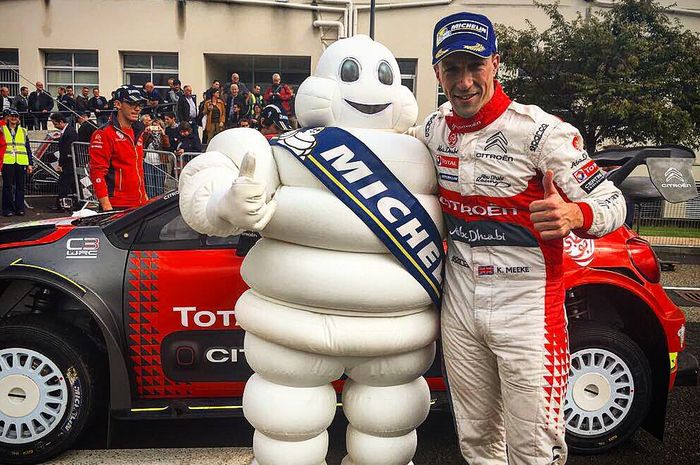 Kris Meeke pereli dari tim Citroen Total Abu Dhabi WRT beraksi di jalan aspal bersalju naik Yamaha