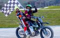 Mirip Balap Aspal, Ajang Dirt Track Di Motor Ranch Valentino Rossi