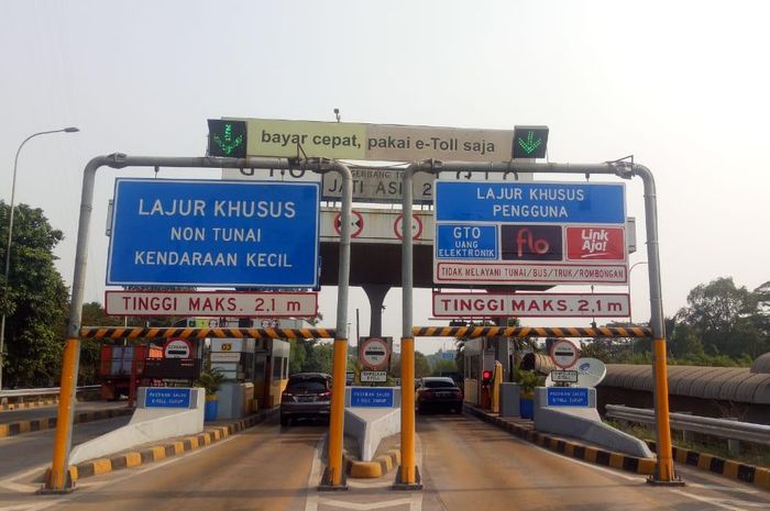 Gerbang tol SLFF (Single Lane Free Flow) berbasis RFID (Radio Frequency Identification Device)