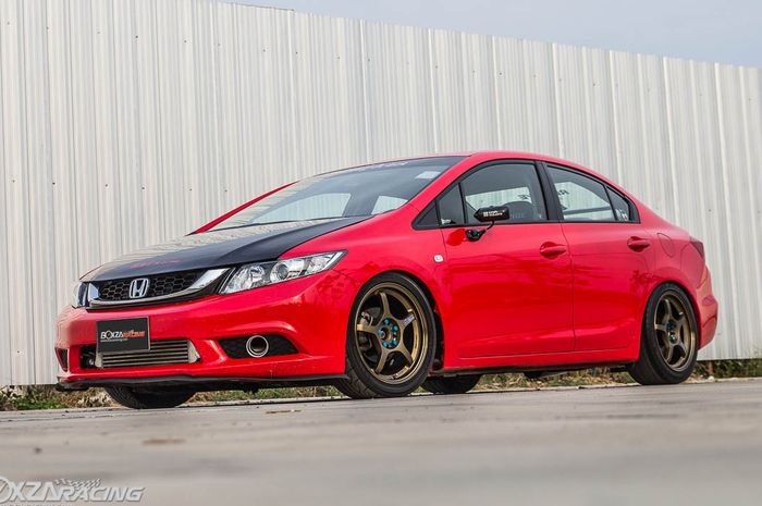 Modifikasi simpel Honda Civic FB bergaya racing yang datang Thailand