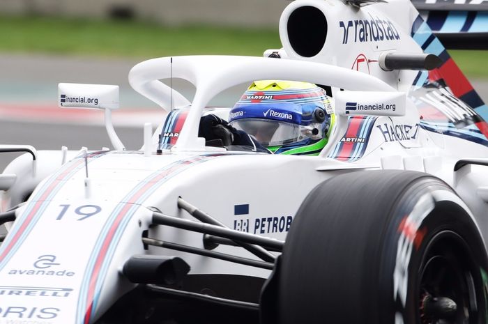 Tim Williams saat menguji Halo pada mobil Felipe Massa