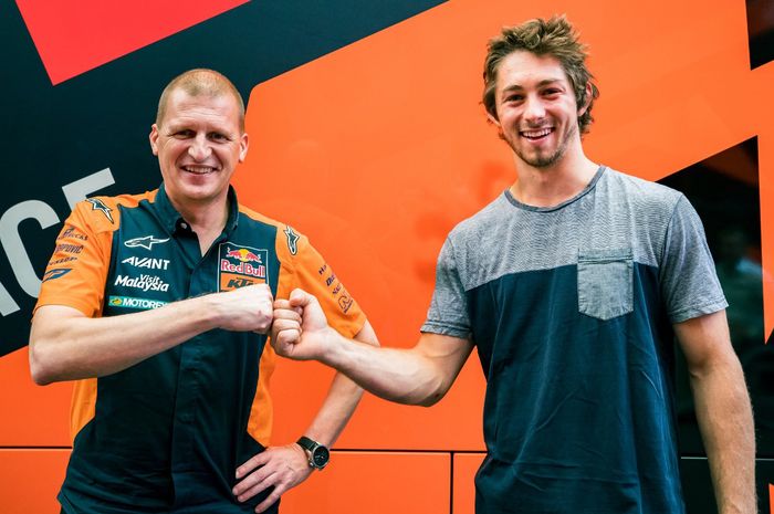 Remy Gardner dan Aki Ajo, pemilik tim Red Bull KTM Ajo 