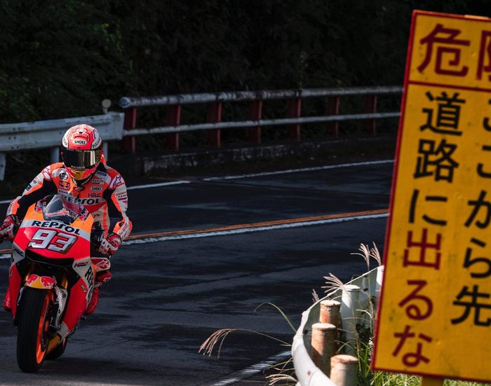 Marc Marquez sliding di jalanan pegunungan Hakone