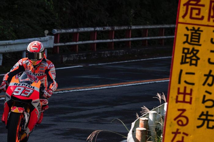 Marc Marquez sliding di jalanan pegunungan Hakone