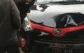 Mobil Yang Kabur Usai Tabrak Motor Ibu-Ibu dan Dikepung Warga Ada Stiker Calya Sigra Clubnya