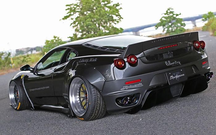F430 sempat dibangun di Jepang tahun 2006 dengan pelek bercember negatif